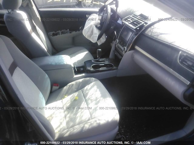 4T4BF1FK5CR270801 - 2012 TOYOTA CAMRY SE/LE/XLE BLACK photo 5