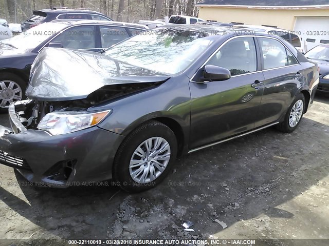 4T1BF1FK9DU251258 - 2013 TOYOTA CAMRY L/SE/LE/XLE GRAY photo 2