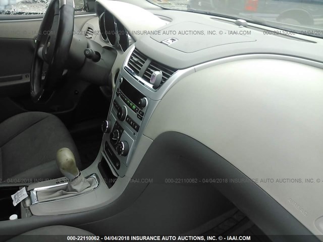 1G1ZG57B79F242780 - 2009 CHEVROLET MALIBU LS GREEN photo 5