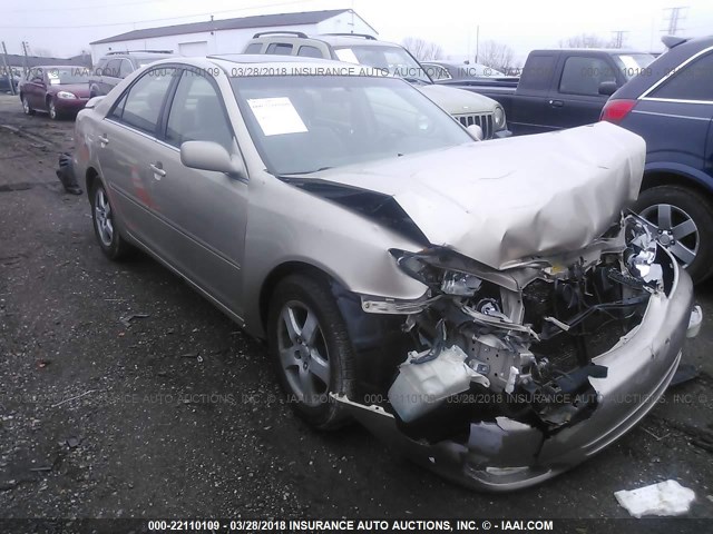 4T1BE32K82U021860 - 2002 TOYOTA CAMRY LE/XLE/SE თაფლისფერი ფოტო 1