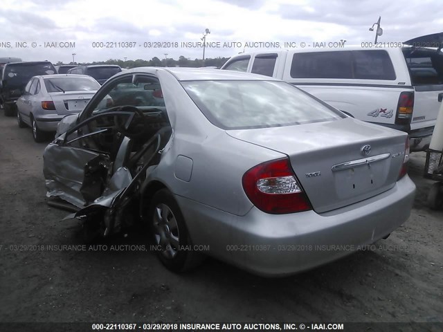 4T1BE32K64U930716 - 2004 TOYOTA CAMRY LE/XLE/SE SILVER photo 3