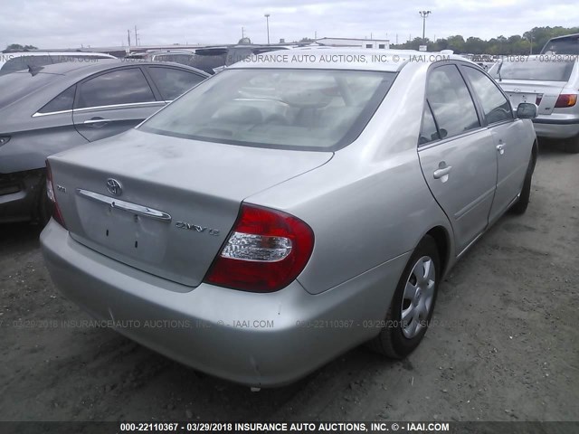 4T1BE32K64U930716 - 2004 TOYOTA CAMRY LE/XLE/SE SILVER photo 4
