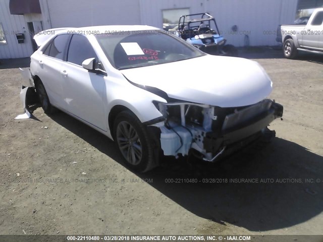 4T1BF1FK2HU410367 - 2017 TOYOTA CAMRY LE/XLE/SE/XSE თეთრი ფოტო 1