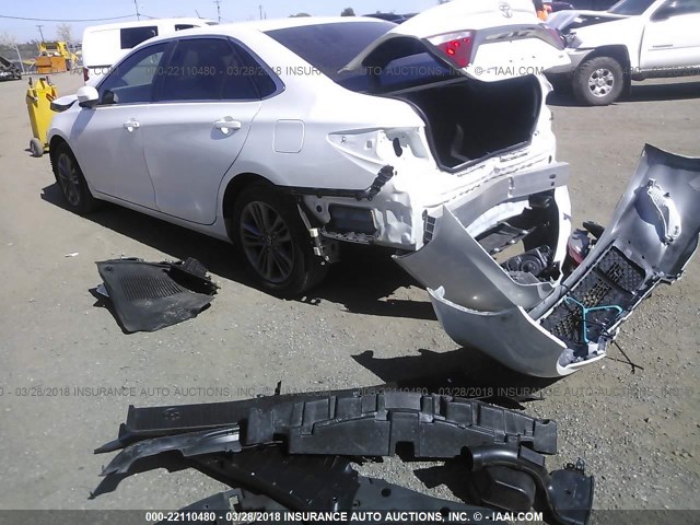 4T1BF1FK2HU410367 - 2017 TOYOTA CAMRY LE/XLE/SE/XSE თეთრი ფოტო 3