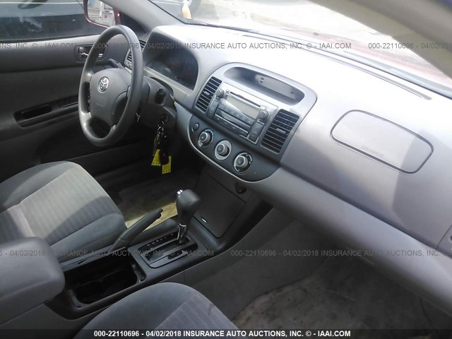 4T1BE32K85U051803 - 2005 TOYOTA CAMRY LE/XLE/SE 栗色 照片 5