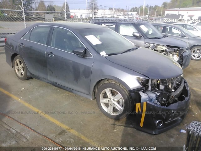 4T1BF1FK7EU374767 - 2014 TOYOTA CAMRY L/SE/LE/XLE ნაცრისფერი ფოტო 1