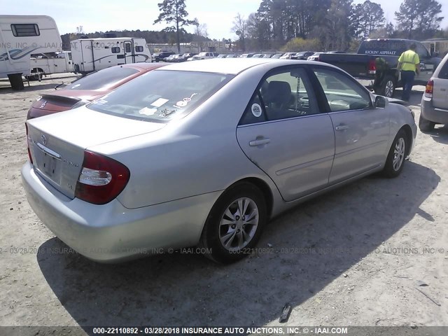 4T1BF30K44U065826 - 2004 TOYOTA CAMRY LE/XLE/SE SILVER photo 4