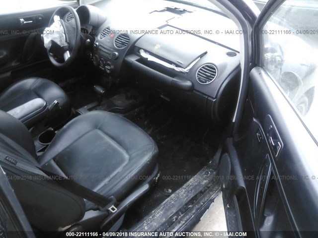 3VWPW3AG5AM017947 - 2010 VOLKSWAGEN NEW BEETLE 黑色 照片 5