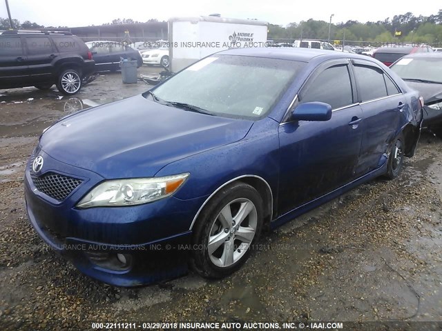 4T1BF3EK5BU583563 - 2011 TOYOTA CAMRY SE/LE/XLE BLUE photo 2