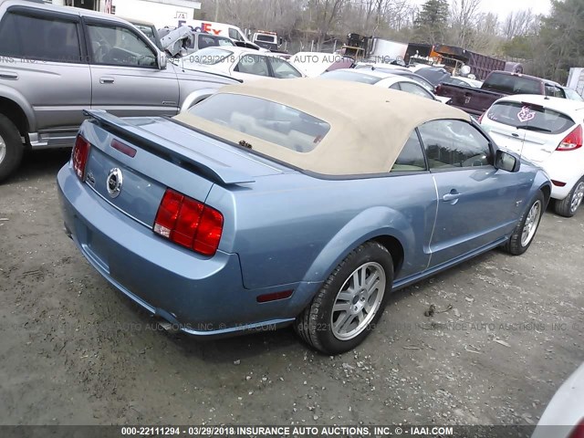 1ZVFT85HX55212538 - 2005 FORD MUSTANG GT BLUE photo 4