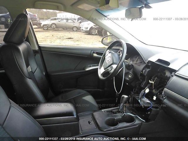 4T1BF1FK9CU177225 - 2012 TOYOTA CAMRY SE/LE/XLE Күміс фото 5