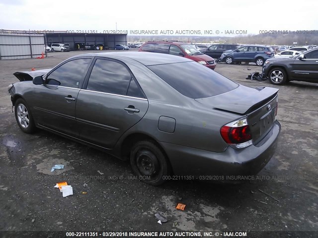 4T1BE32K15U988217 - 2005 TOYOTA CAMRY LE/XLE/SE GRAY photo 3