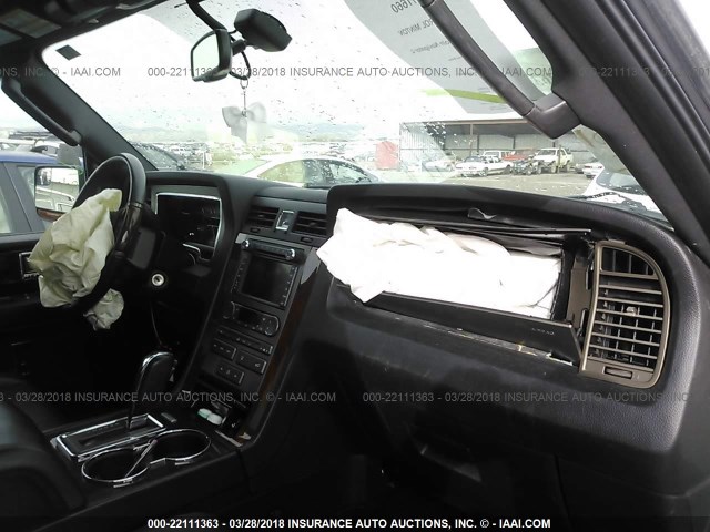 5LMJJ3J57CEL09123 - 2012 LINCOLN NAVIGATOR L WHITE photo 5