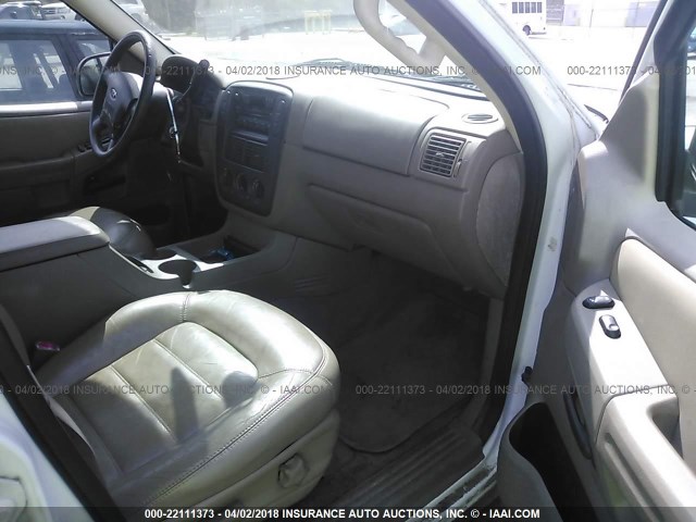 1FMZU63E52UB93274 - 2002 FORD EXPLORER XLT WHITE photo 5