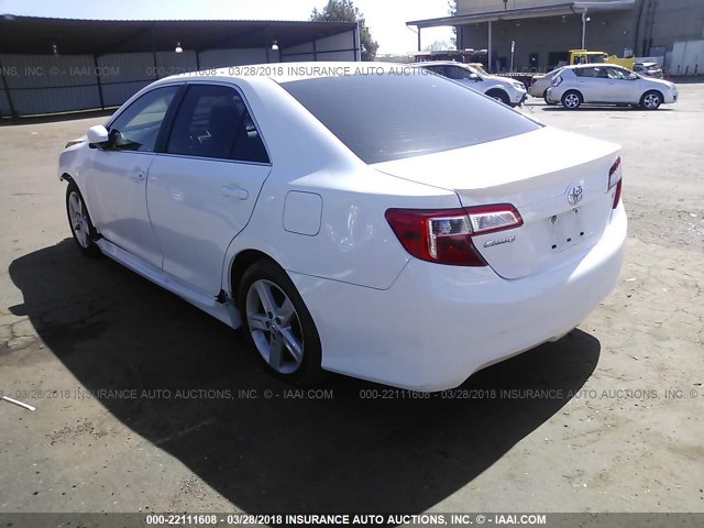 4T1BF1FK3CU178998 - 2012 TOYOTA CAMRY SE/LE/XLE WHITE photo 3