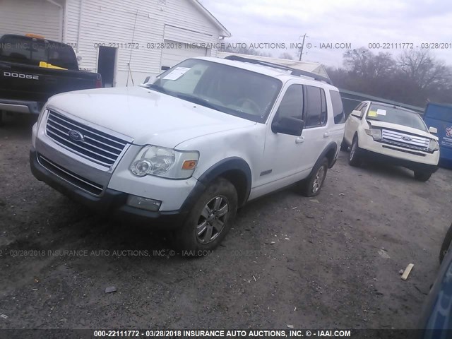 1FMEU63E77UA62319 - 2007 FORD EXPLORER XLT WHITE photo 2