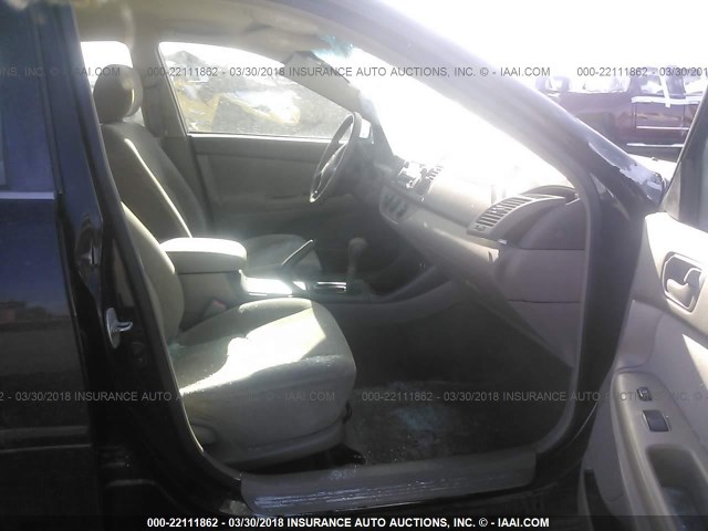 4T1BF32K02U002278 - 2002 TOYOTA CAMRY LE/XLE/SE შავი ფოტო 5