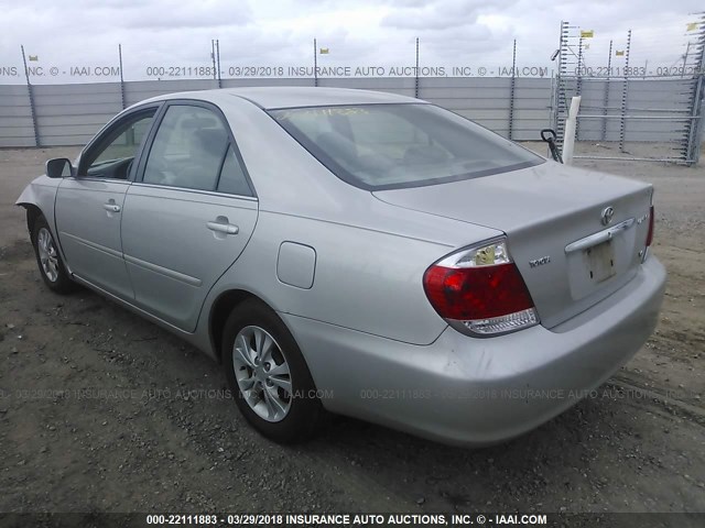 4T1BF30K16U630990 - 2006 TOYOTA CAMRY LE/XLE/SE SILVER photo 3