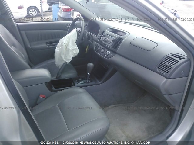 4T1BF30K16U630990 - 2006 TOYOTA CAMRY LE/XLE/SE 银色 照片 5
