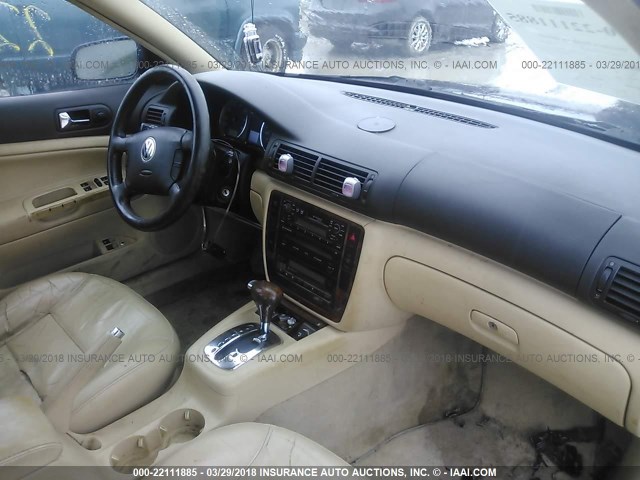 WVWRH63B82P114127 - 2002 VOLKSWAGEN PASSAT GLX 海军蓝 照片 5