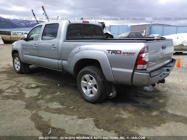 3TMMU4FN8EM062833 - 2014 TOYOTA TACOMA DOUBLE CAB LONG BED SILVER photo 3