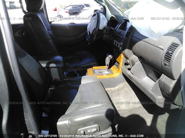 5N1AR18UX5C702836 - 2005 NISSAN PATHFINDER LE/SE/XE GRAY photo 5