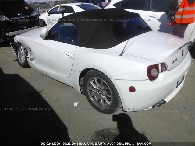 4USBT33545LS55159 - 2005 BMW Z4 2.5 WHITE photo 3