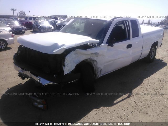 2GCEC19V461115392 - 2006 CHEVROLET SILVERADO C1500 WHITE photo 2