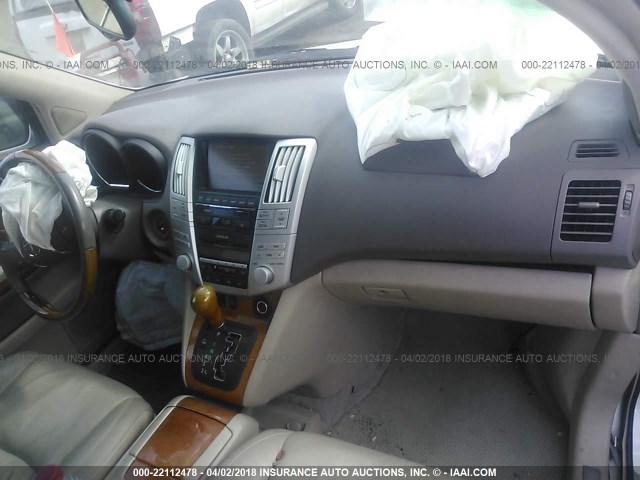 2T2GA31U75C039255 - 2005 LEXUS RX 330 WHITE photo 5