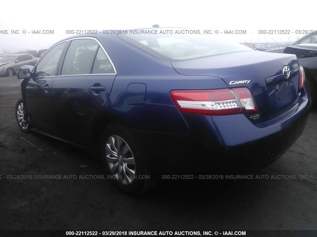 4T1BF3EK2BU734262 - 2011 TOYOTA CAMRY SE/LE/XLE BLUE photo 3