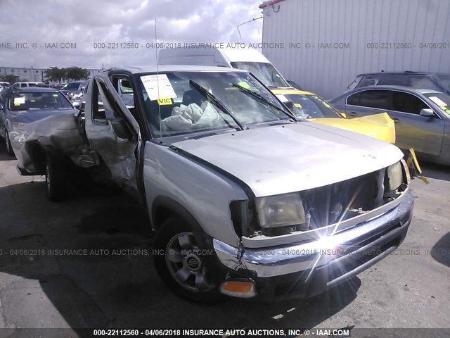 1N6DD26S0WC362523 - 1998 NISSAN FRONTIER KING CAB XE/KING CAB SE SILVER photo 1