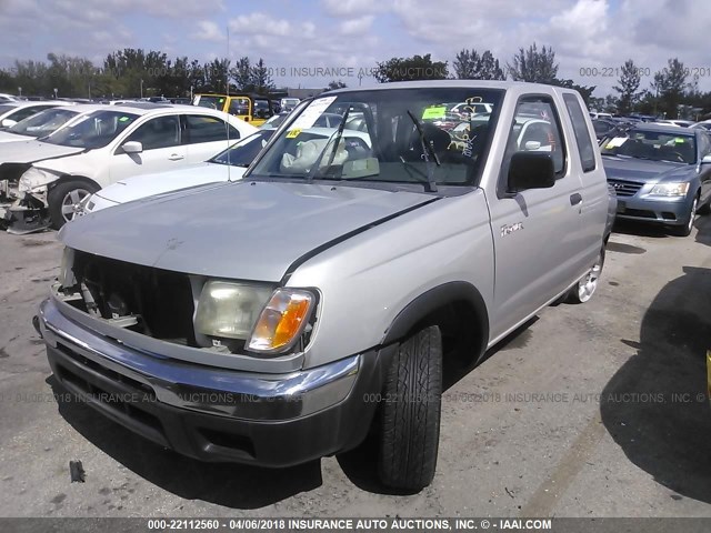 1N6DD26S0WC362523 - 1998 NISSAN FRONTIER KING CAB XE/KING CAB SE SILVER photo 2