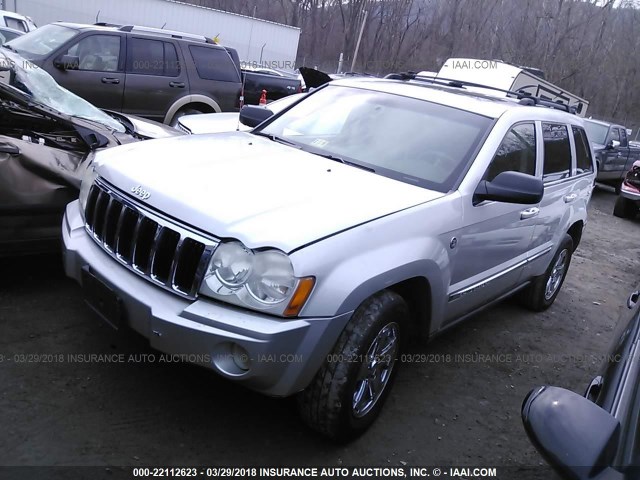 1J4HR58295C677852 - 2005 JEEP GRAND CHEROKEE LIMITED SILVER photo 2