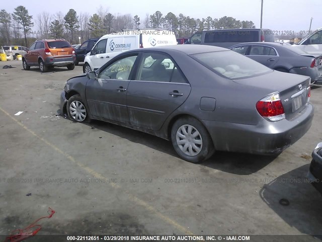 4T1BE32K05U552958 - 2005 TOYOTA CAMRY LE/XLE/SE GRAY photo 3