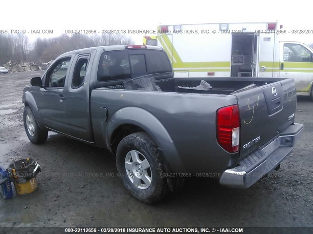 1N6AD06W48C415785 - 2008 NISSAN FRONTIER KING CAB LE/SE/OFF ROAD GRAY photo 3