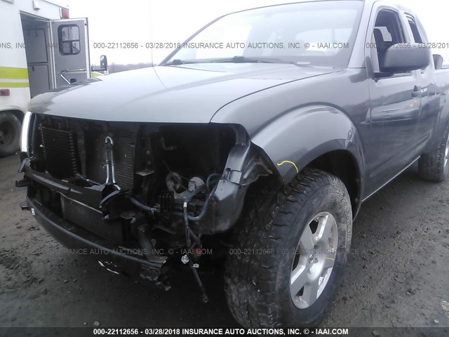 1N6AD06W48C415785 - 2008 NISSAN FRONTIER KING CAB LE/SE/OFF ROAD GRAY photo 6