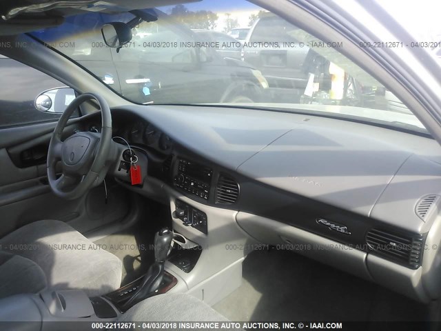 2G4WB52K711146980 - 2001 BUICK REGAL LS 银色 照片 5