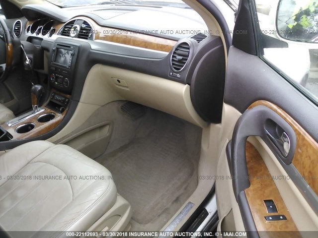 5GAER23D99J123519 - 2009 BUICK ENCLAVE CXL Blanc photo 5