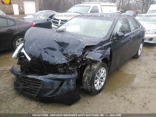 4T1BF1FKXHU728589 - 2017 TOYOTA CAMRY LE/XLE/SE/XSE BLACK photo 2