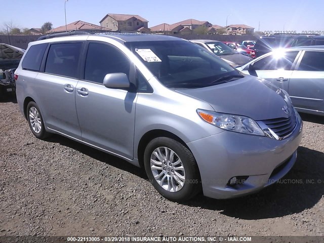 5TDYK3DC0FS586918 - 2015 TOYOTA SIENNA XLE/LIMITED SILVER photo 1