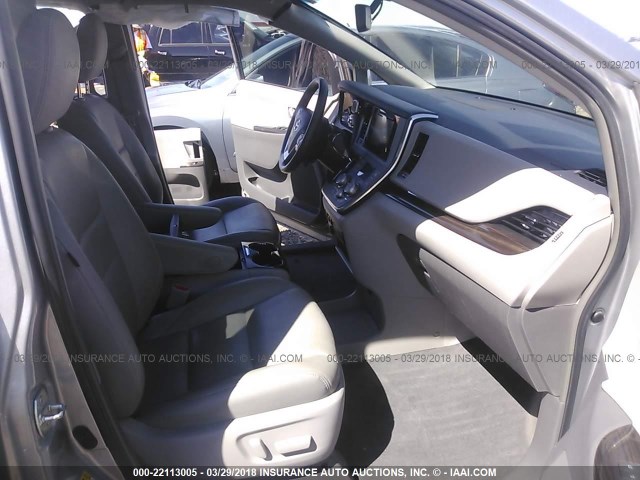 5TDYK3DC0FS586918 - 2015 TOYOTA SIENNA XLE/LIMITED SILVER photo 5