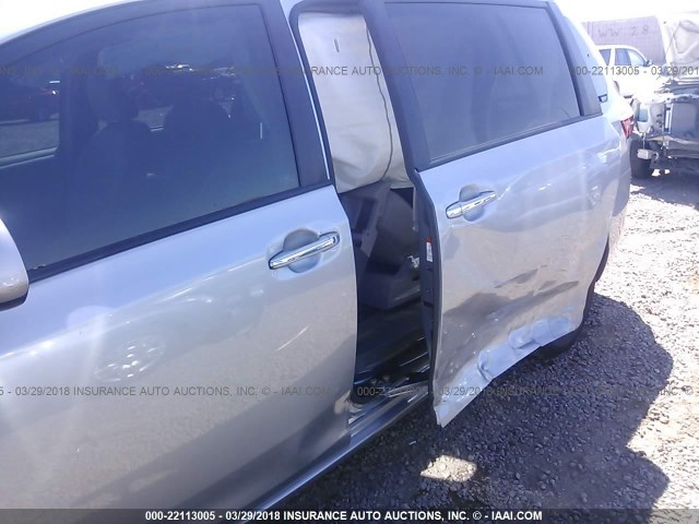 5TDYK3DC0FS586918 - 2015 TOYOTA SIENNA XLE/LIMITED SILVER photo 6