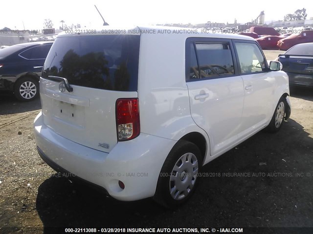 JTLZE4FE7FJ071318 - 2015 TOYOTA SCION XB WHITE photo 4