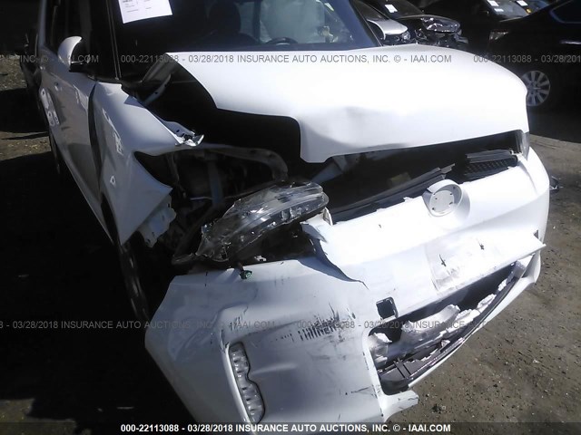 JTLZE4FE7FJ071318 - 2015 TOYOTA SCION XB WHITE photo 6