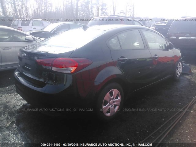 3KPFK4A75HE046577 - 2017 KIA FORTE LX BLACK photo 4