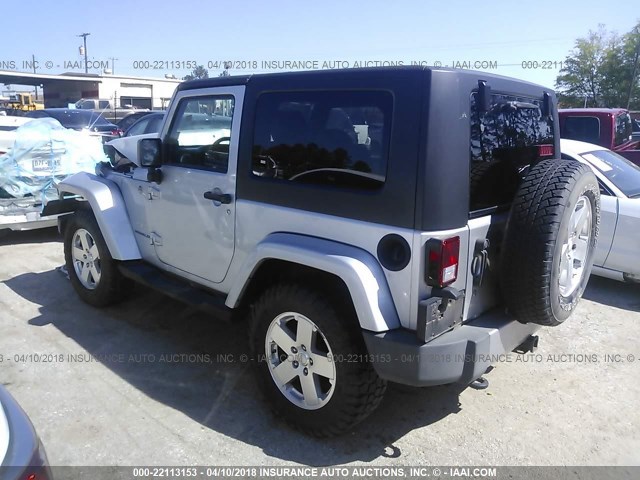 1J4FA54159L719550 - 2009 JEEP WRANGLER SAHARA SILVER photo 3