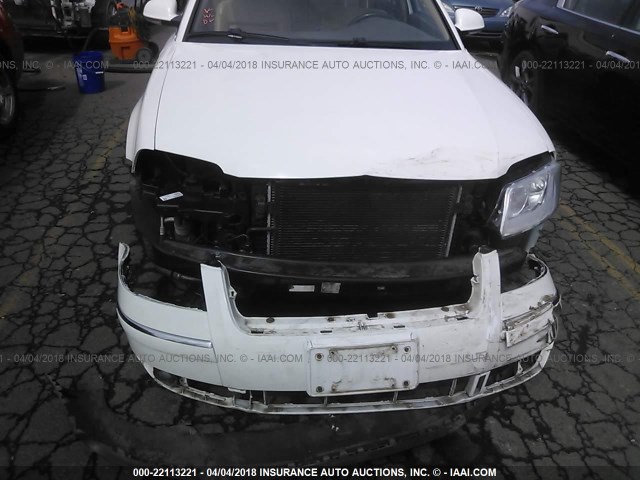 WVWVD63B14E234439 - 2004 VOLKSWAGEN PASSAT GLS WHITE photo 6