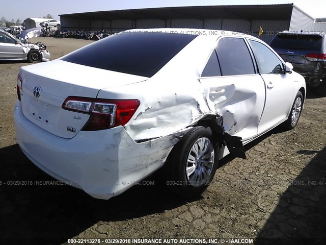 4T1BD1FK1CU017491 - 2012 TOYOTA CAMRY HYBRID/LE/XLE WHITE photo 4