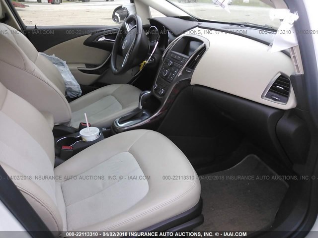 1G4PR5SK5D4150213 - 2013 BUICK VERANO CONVENIENCE WHITE photo 5