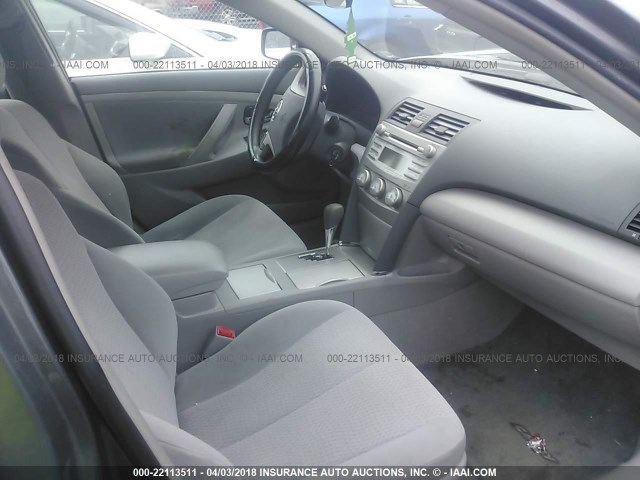 4T4BF3EK1BR126996 - 2011 TOYOTA CAMRY SE/LE/XLE Сұр фото 5